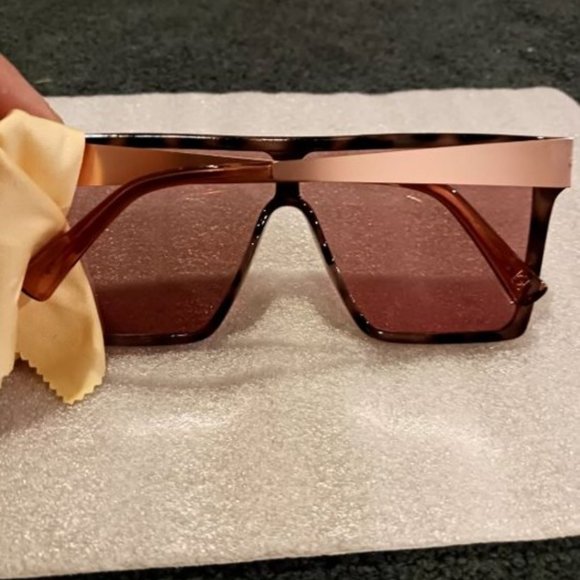 Sunglasses with case bebe worn or used - Picture 4 of 5